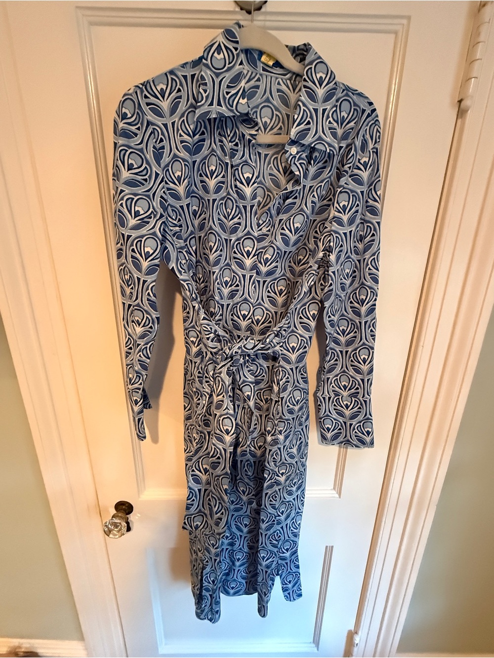 J McLaughlin Orla Patterned Shirt Midi Dress with Tie Waist - Picture 2 of 6